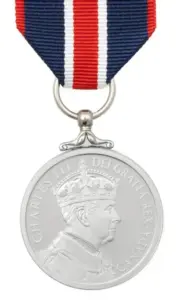 Insigne de la Médaille du couronnement du roi Charles III