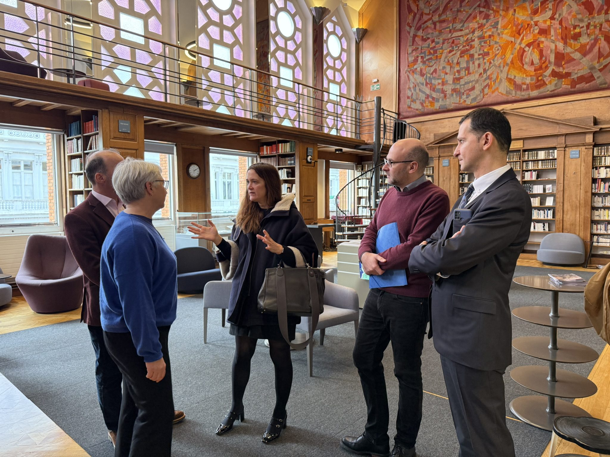The Honourable Edith Dumont speaking to a group at the Institut français du Royaume-Uni 